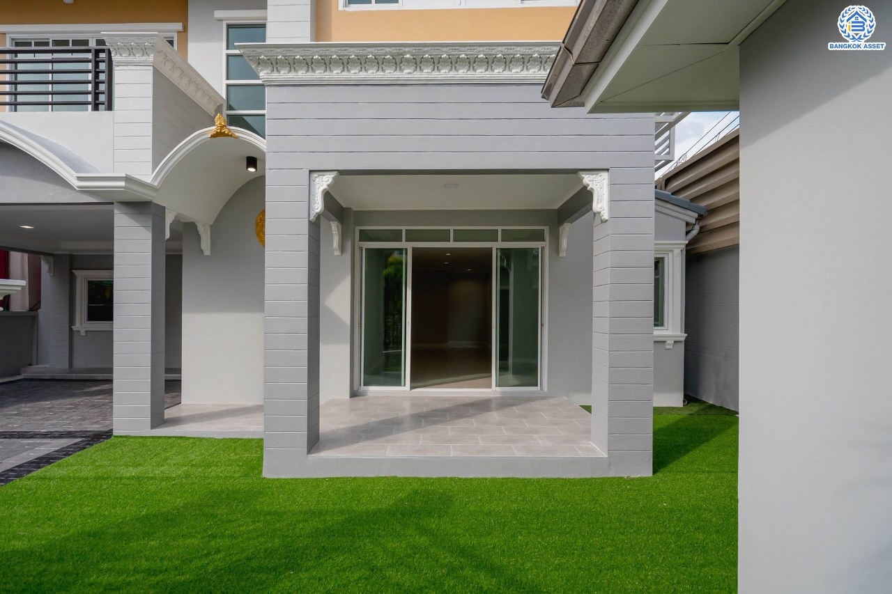 บ้านมือสองตกแต่งใหม่ ทำเลโซนเมือง! หลังมุม ม.ปัญฐิญา1 พระราม5 ตกแต่งดีไซน์ทันสมัย เนื้อที่ 55.5 ตร.ว. หลังใหญ่พร้อมอยู่ ฟังก์ชัน 3 ห้องนอน 3 ห้องน้ำ 2 ที่จอดรถ พร้อมเรือนรับรอง ทำเลศักยภาพ เชื่อมต่อถนนหลายสาย ใกล้รถไฟฟ้า "สถานีแยกติวานนท์"